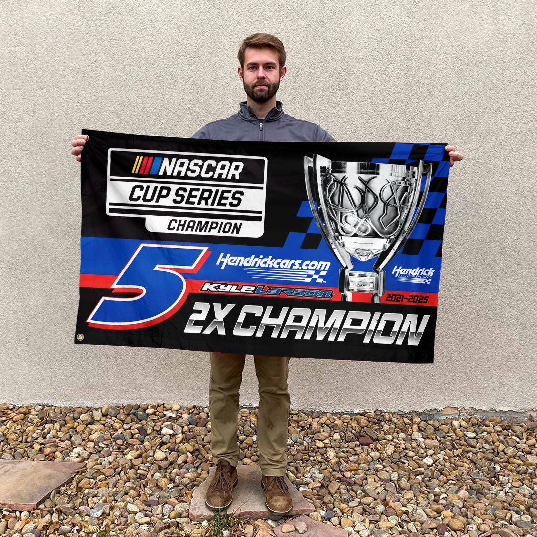 Kyle Larson 2025 NASCAR Cup Series Champion 3D Double-side House Flag – HOATT14446