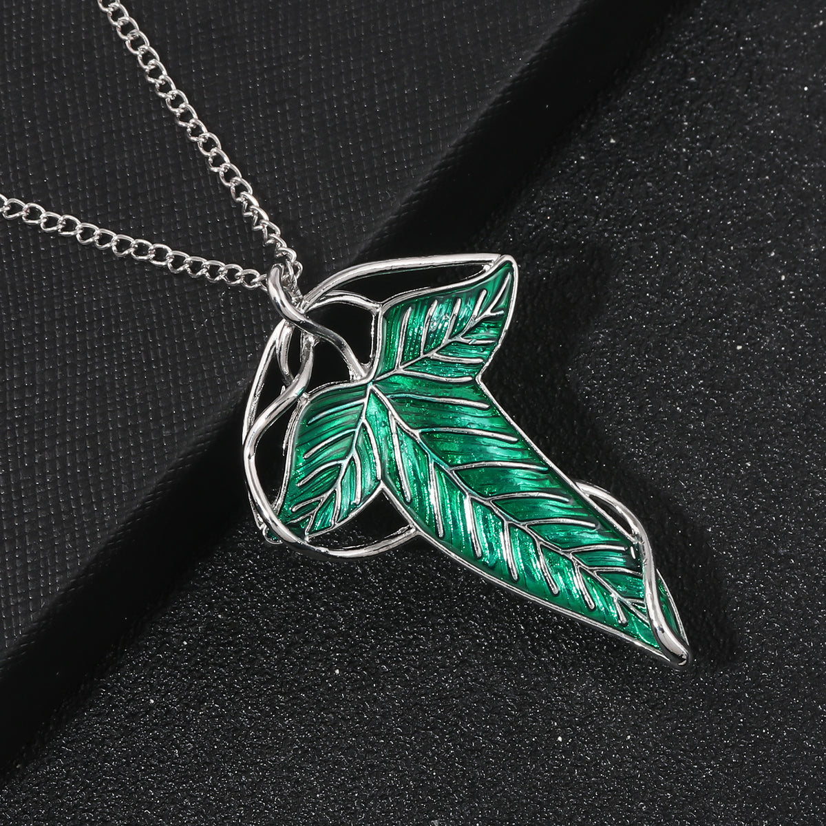 The Lord of the Rings Arwen Elven Leaf Pendant Necklace – MAITMDROP152